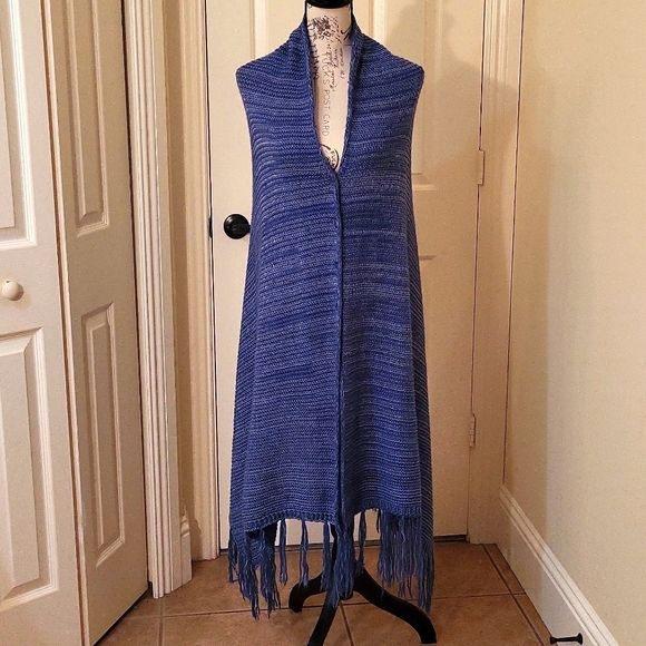 LulaRoe Pretty Fringe Shawl Cardigan - Picture 2 of 14